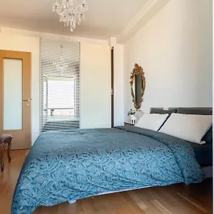 Two Spacious Bedrooms 1 Minute To Metro Stop Appartamento