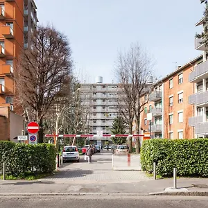 Ana , Milano Italia