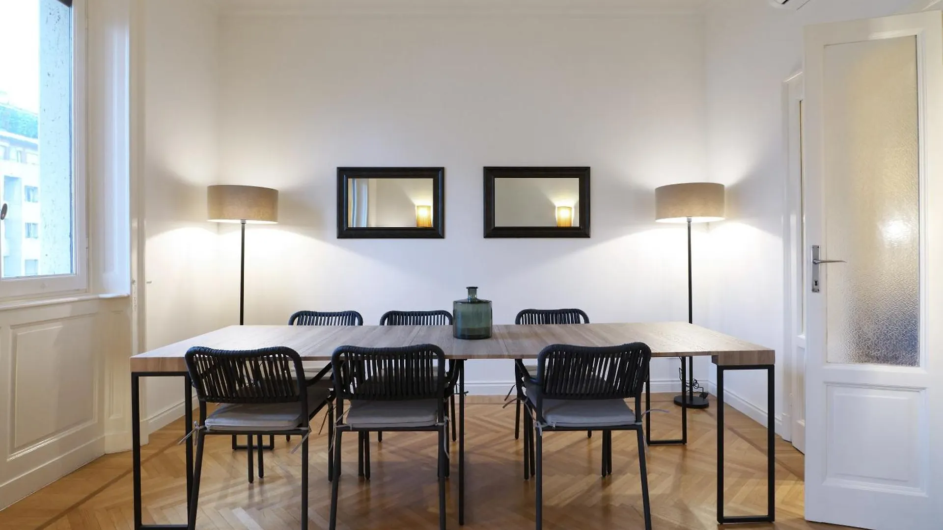 Adelaide Elegant Apartments Milan Italy