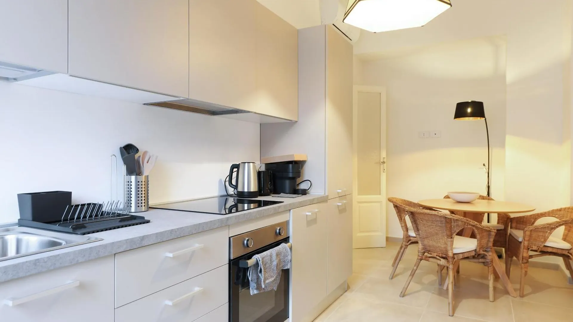 Adelaide Elegant Apartments Milano