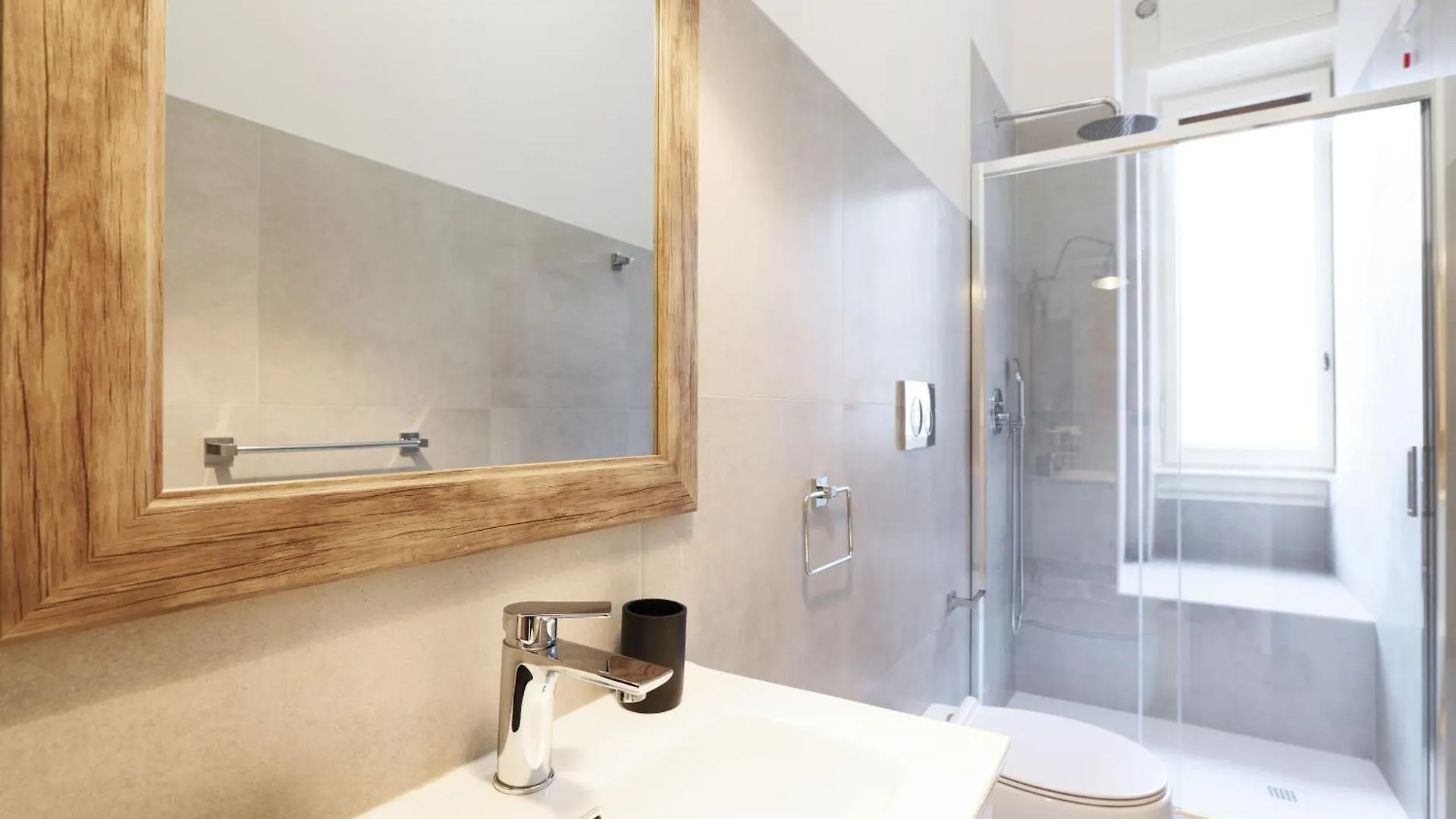 Adelaide Elegant Apartments Milano