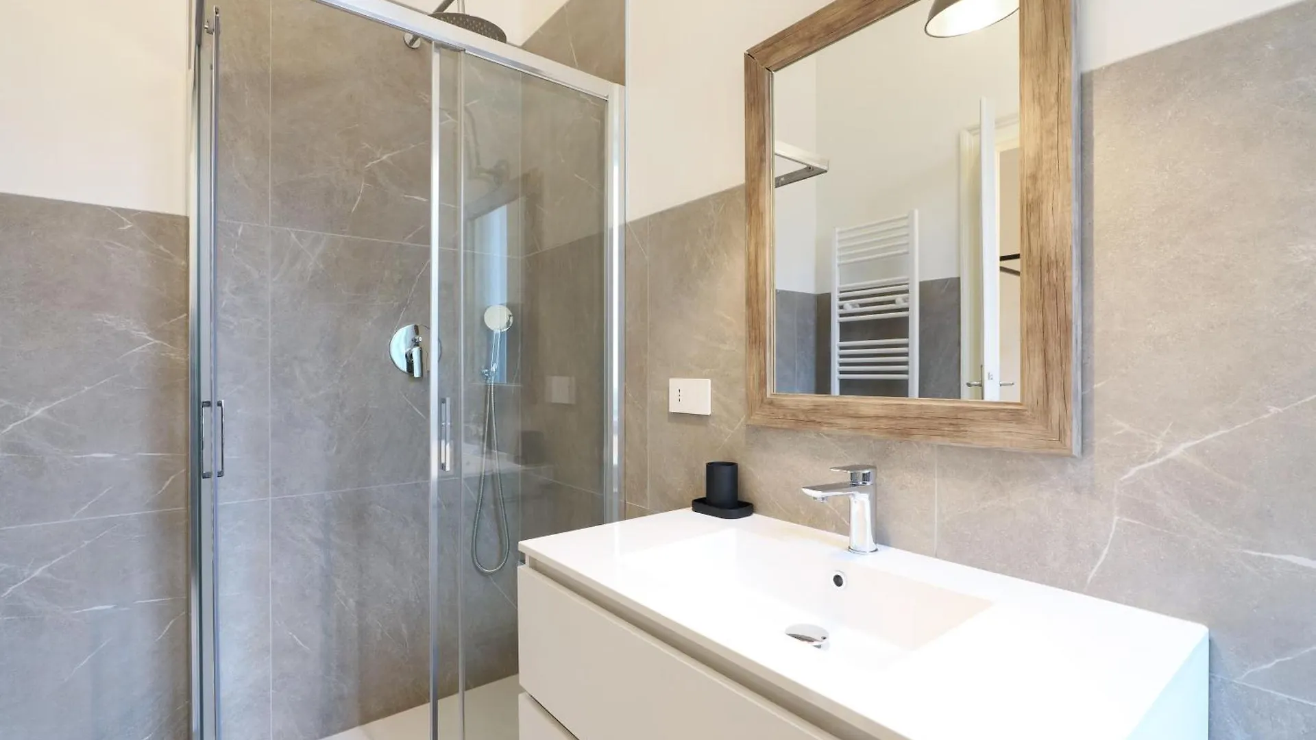 Adelaide Elegant Apartments Milano Italia