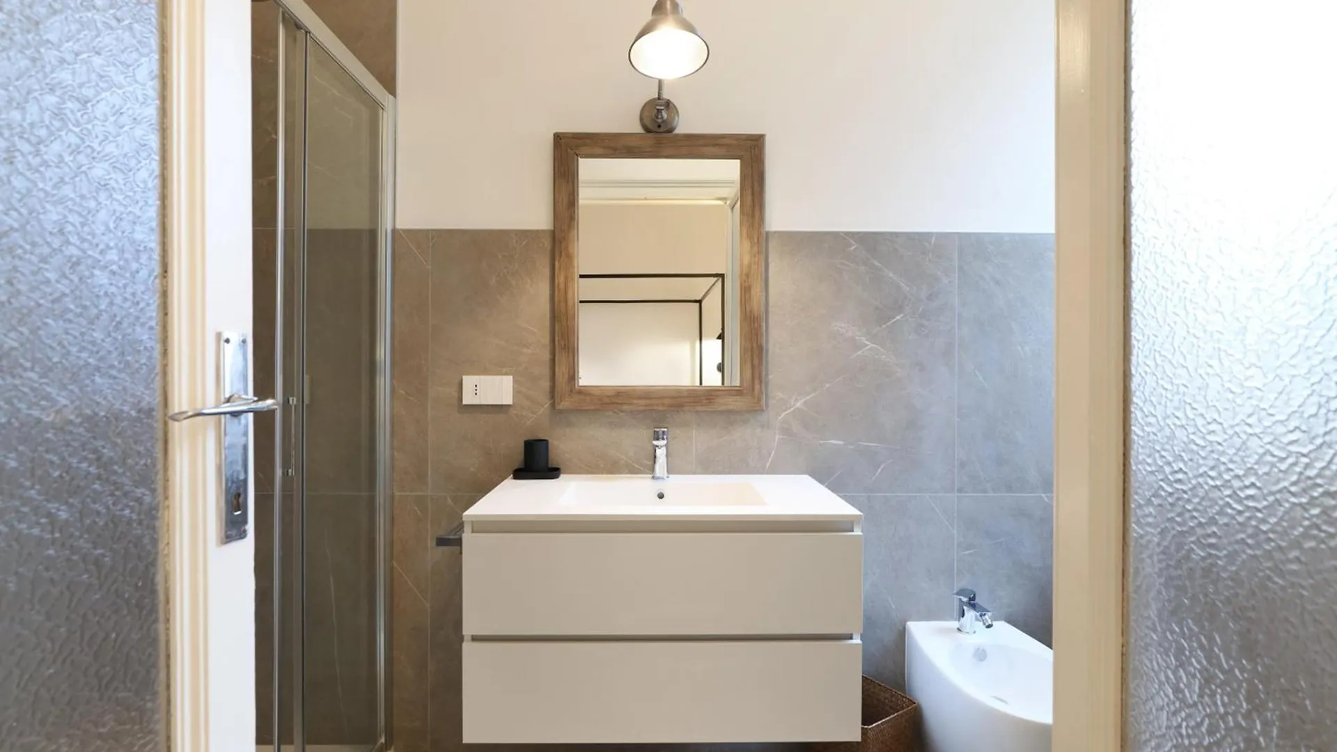Adelaide Elegant Apartments Milano