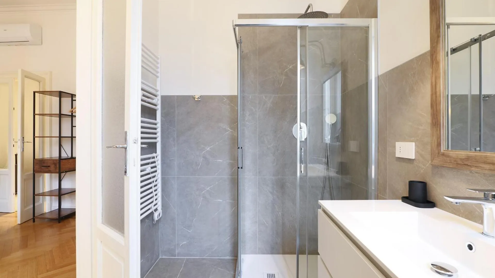 Adelaide Elegant Apartments Milano